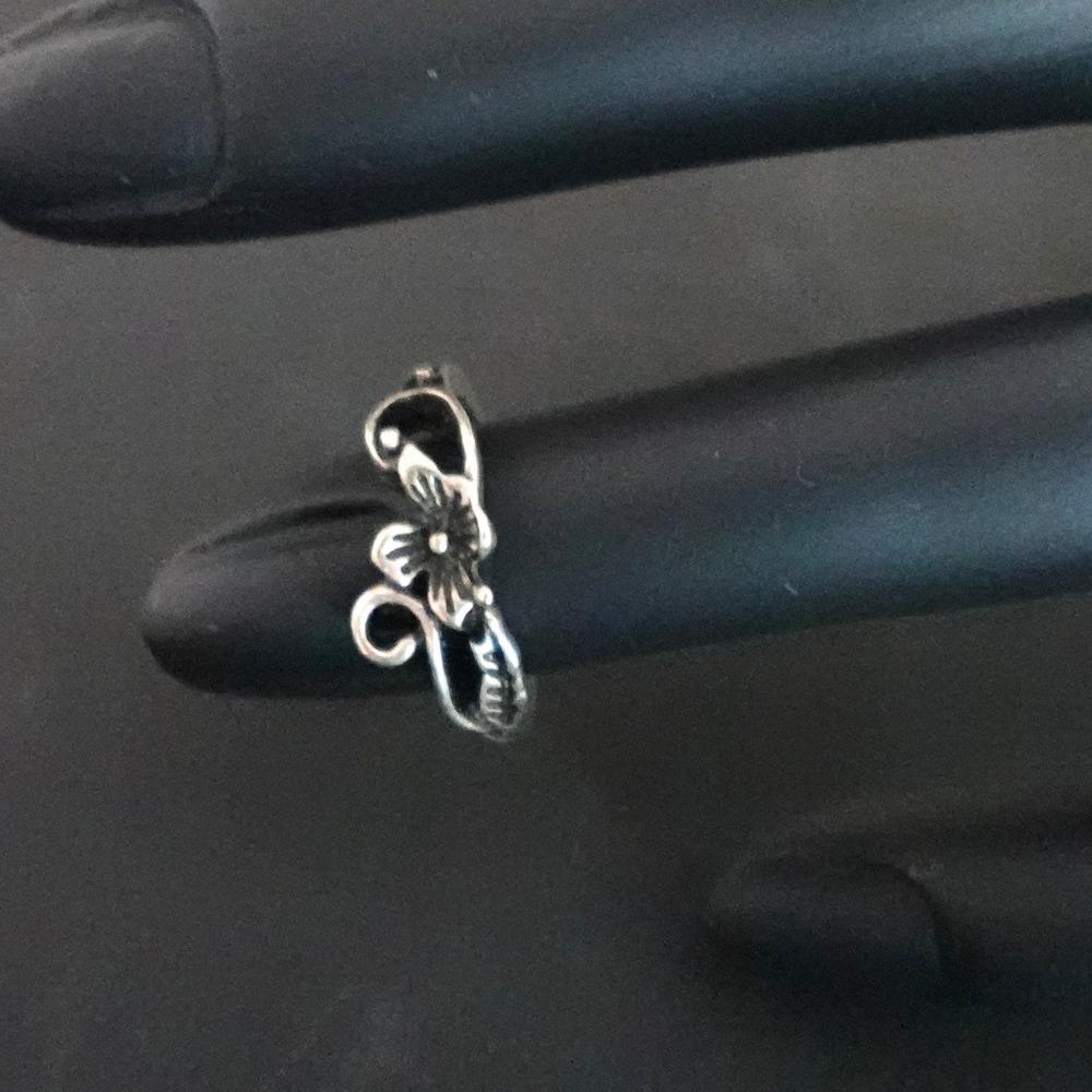 Silver Tone Flower Ring Scrollwork Floral Dainty Band Size 4.25